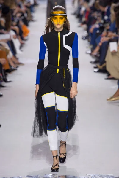 Look 11